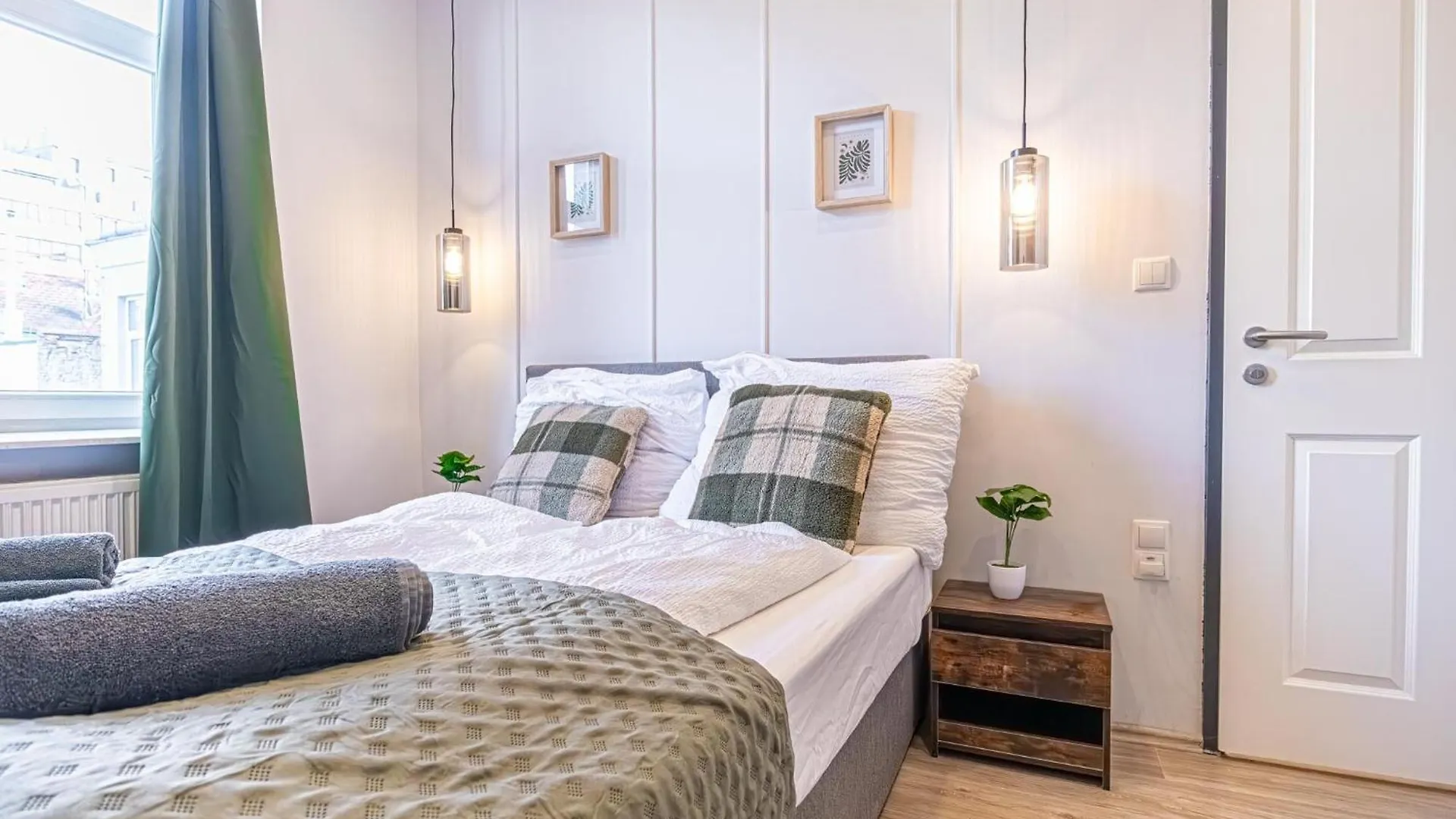 Multiple Apartments And Rooms At The Heart Of Vienne