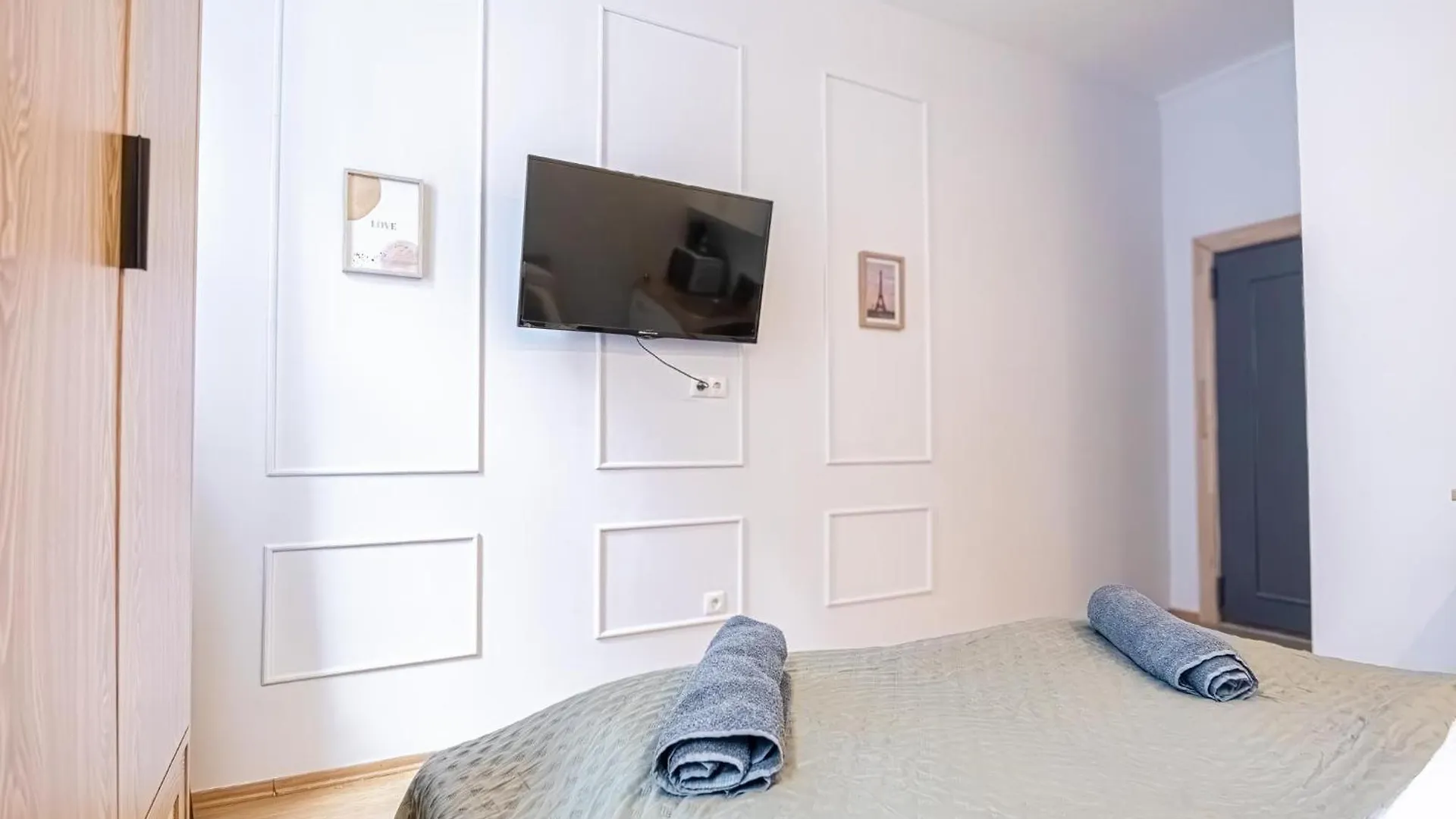 Multiple Apartments And Rooms At The Heart Of Vienne