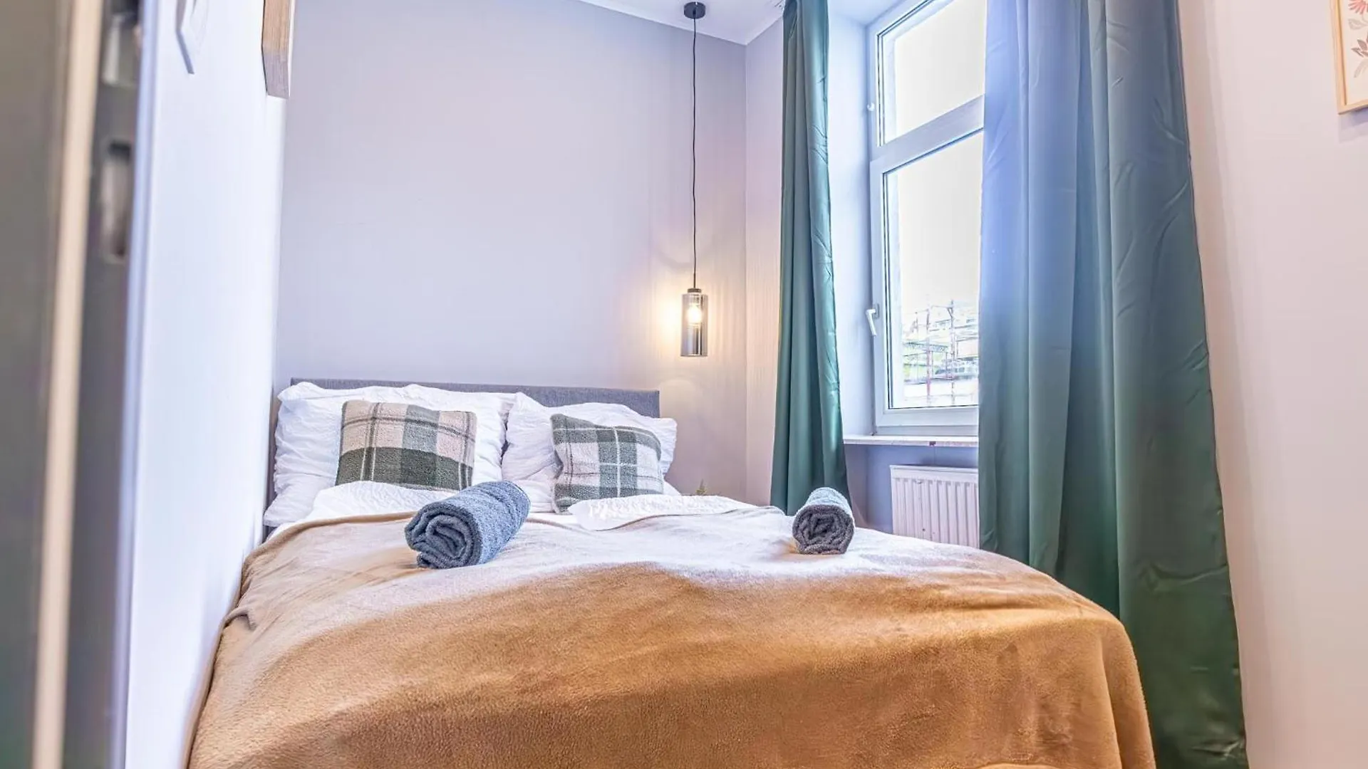 Multiple Apartments And Rooms At The Heart Of Vienne
