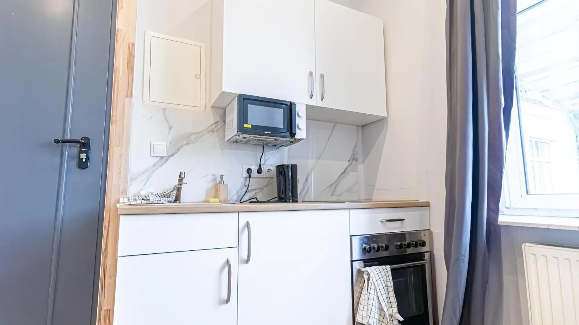Multiple Apartments And Rooms At The Heart Of Vienne