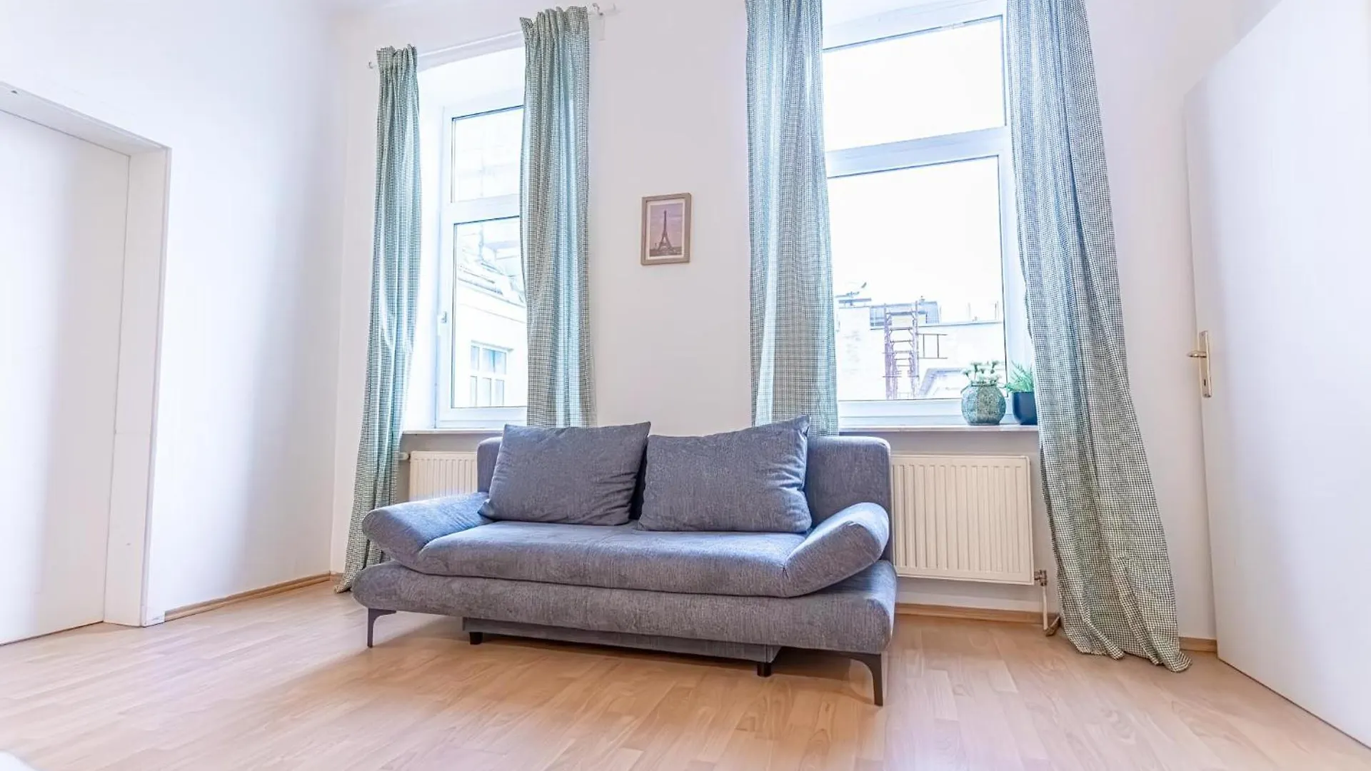Multiple Apartments And Rooms At The Heart Of Vienne