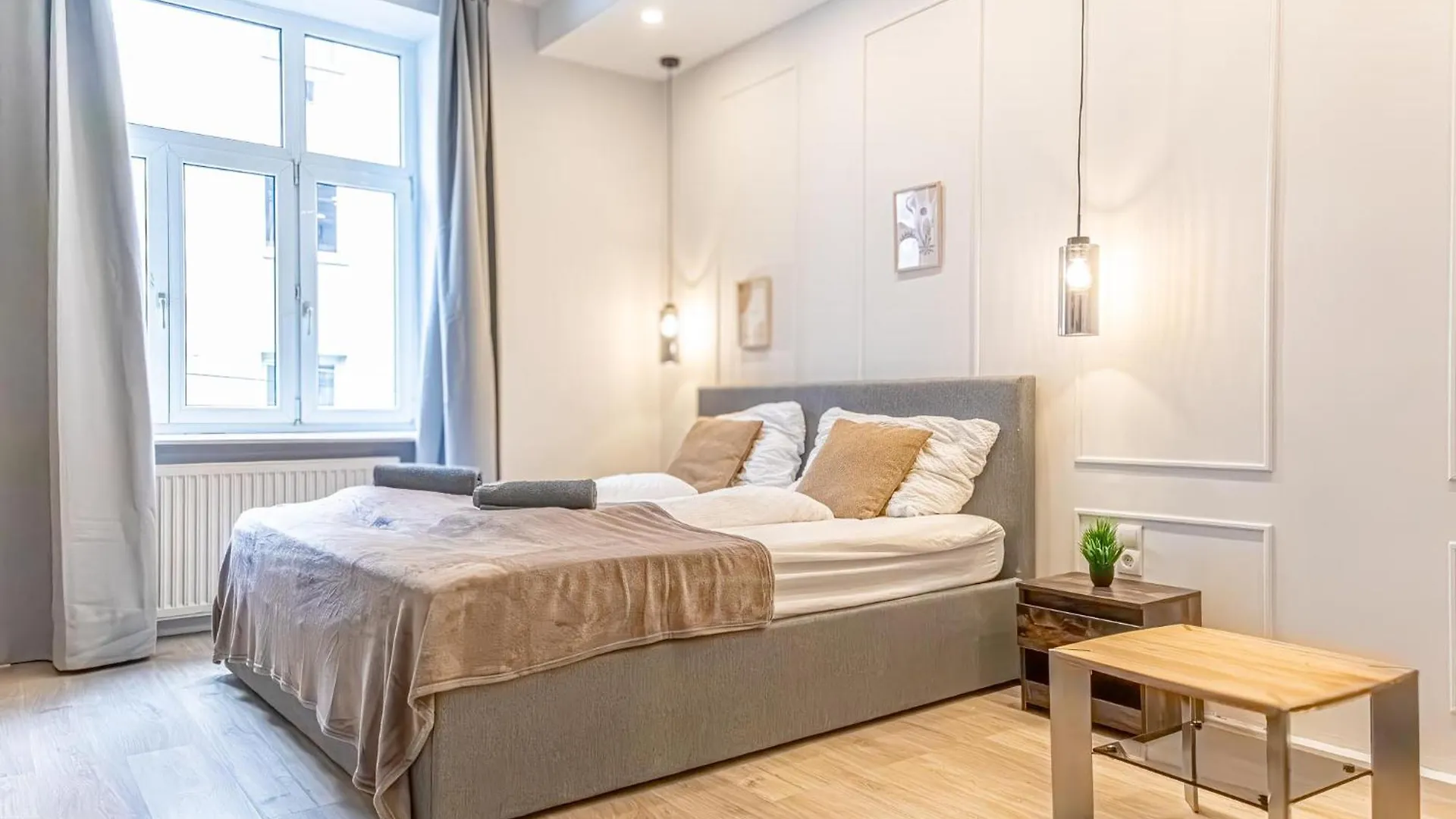 Multiple Apartments And Rooms At The Heart Of Vienna