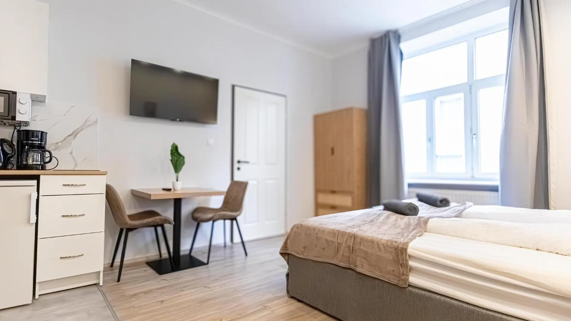 Multiple Apartments And Rooms At The Heart Of Vienna