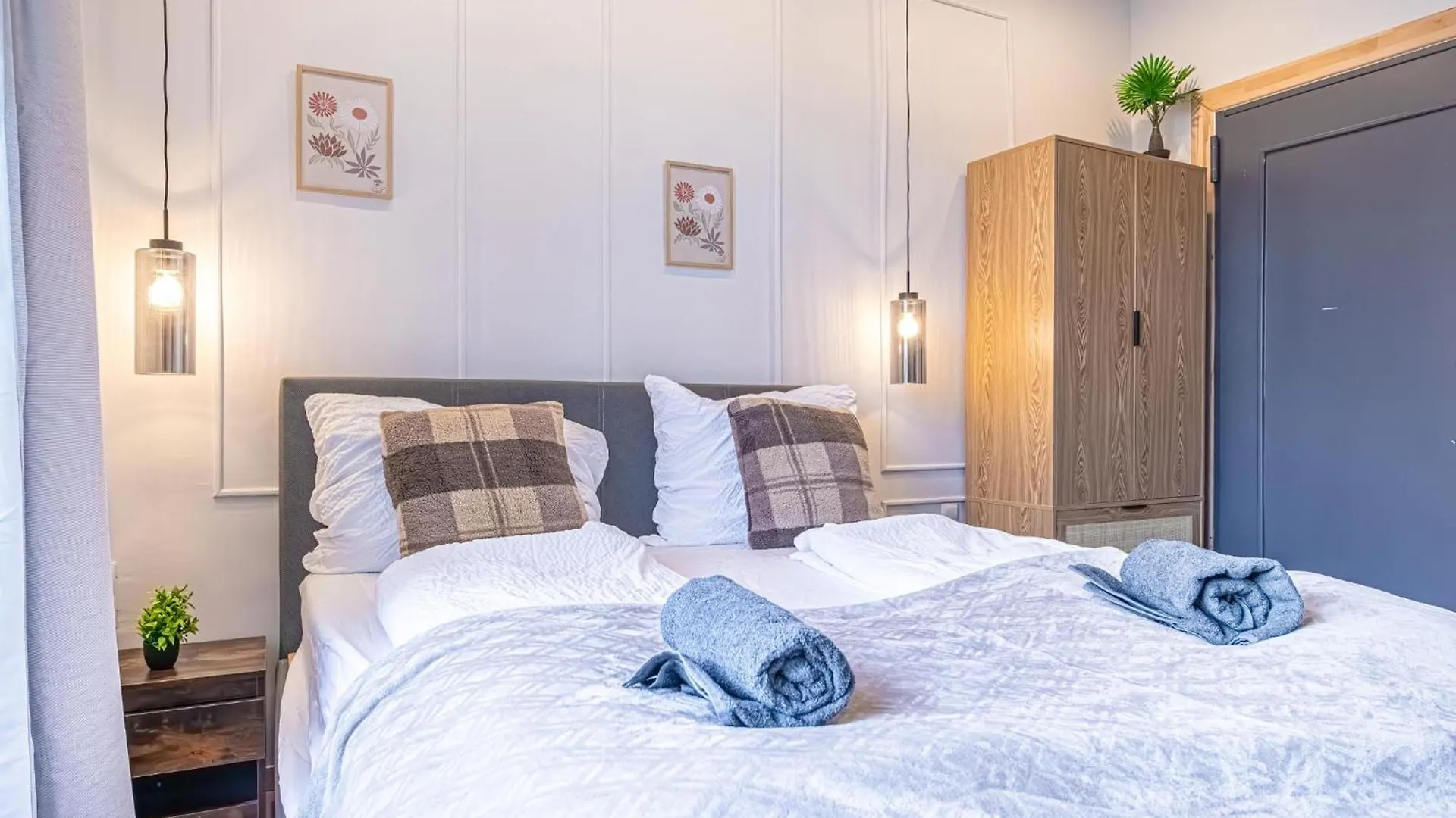 Multiple Apartments And Rooms At The Heart Of Vienna