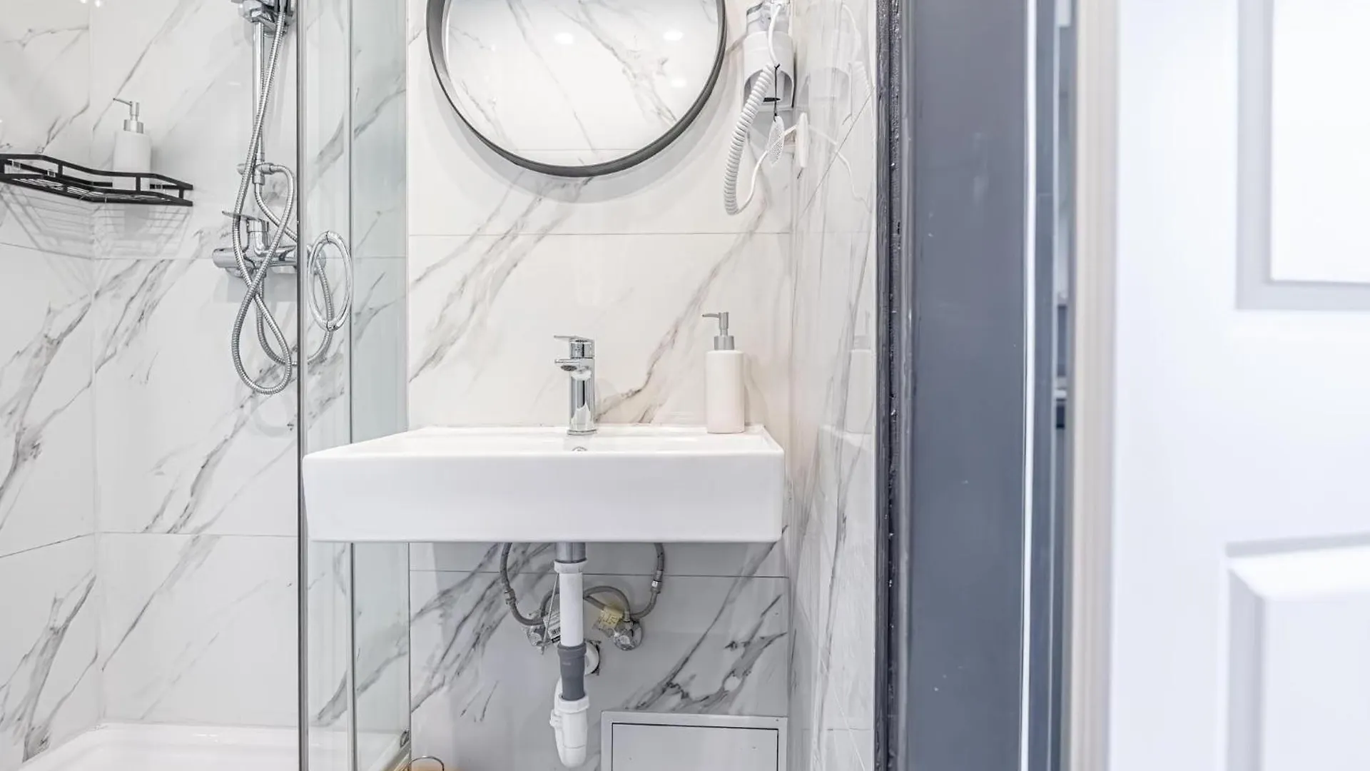 Multiple Apartments And Rooms At The Heart Of Vienna