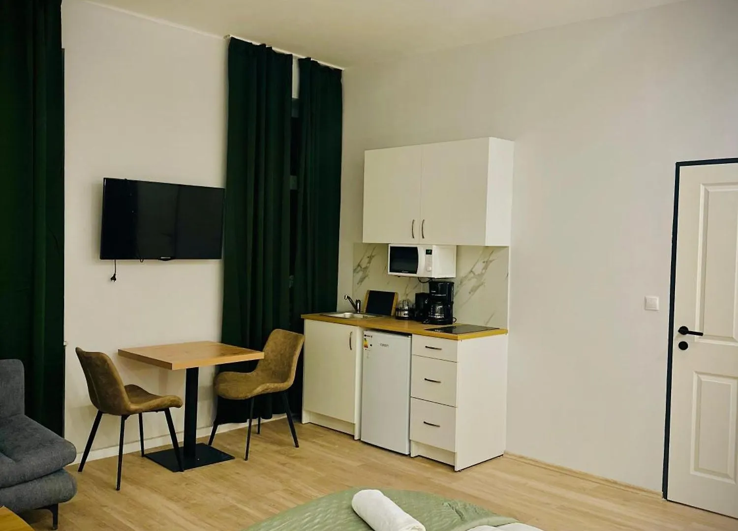 Multiple Apartments And Rooms At The Heart Of Vienna