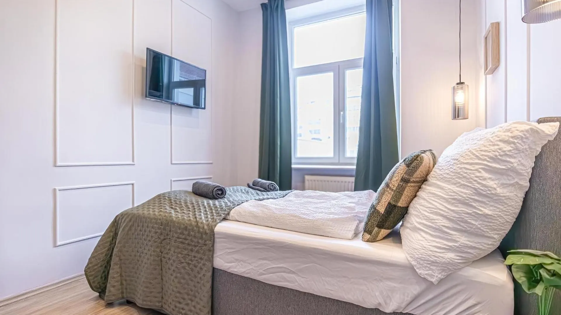 Multiple Apartments And Rooms At The Heart Of Vienna 0*,