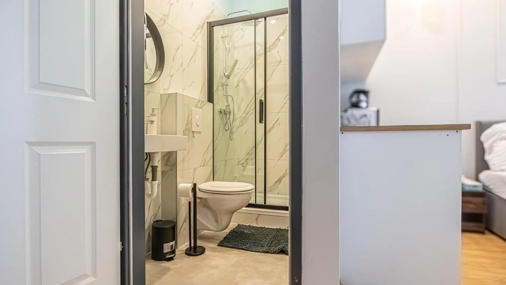 Multiple Apartments And Rooms At The Heart Of Vienna