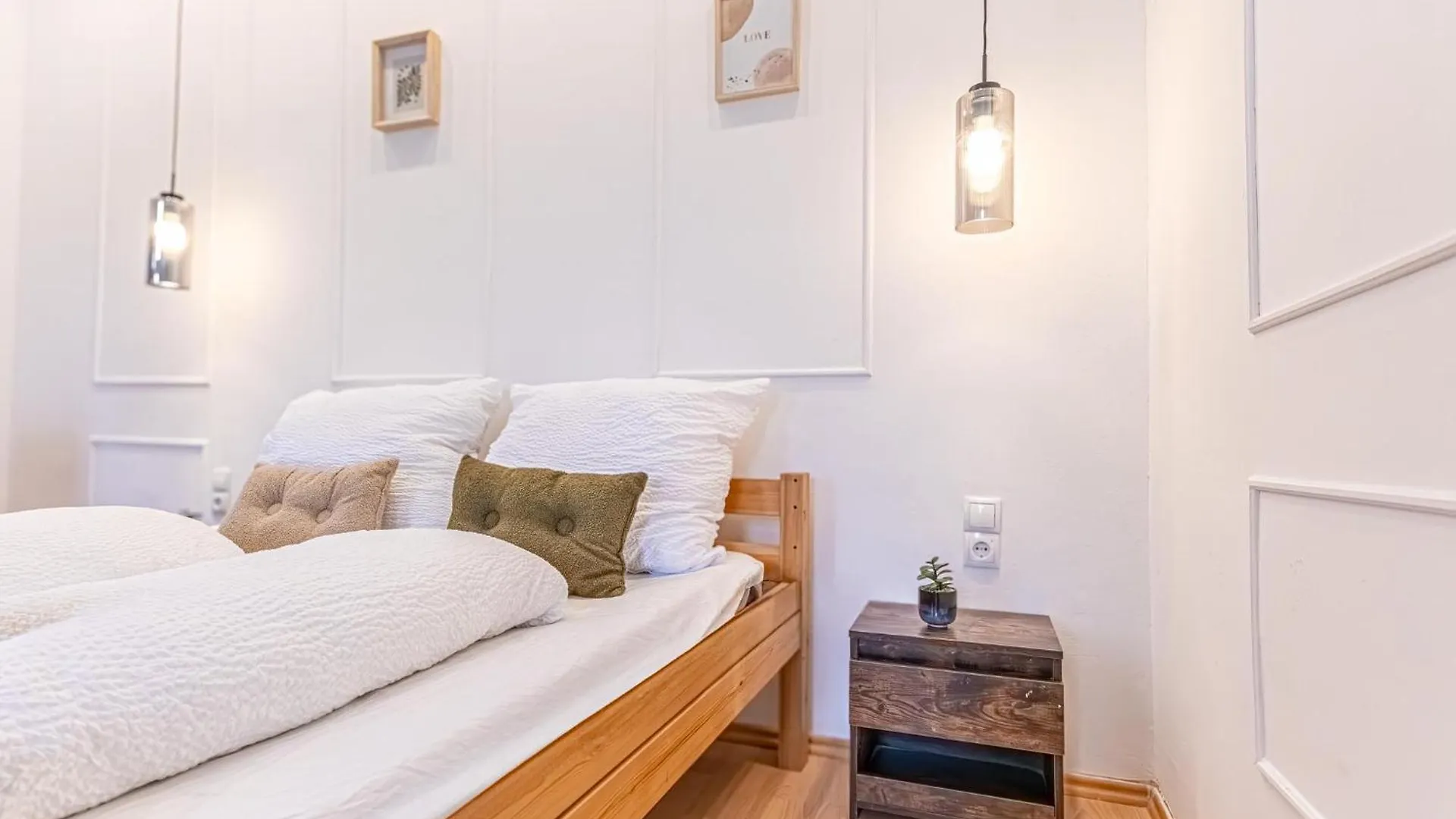 Multiple Apartments And Rooms At The Heart Of Vienna